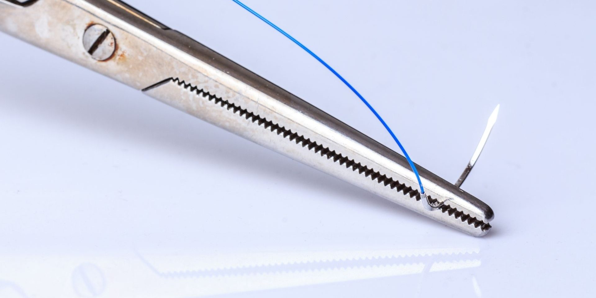 sutures universelles nouvelles